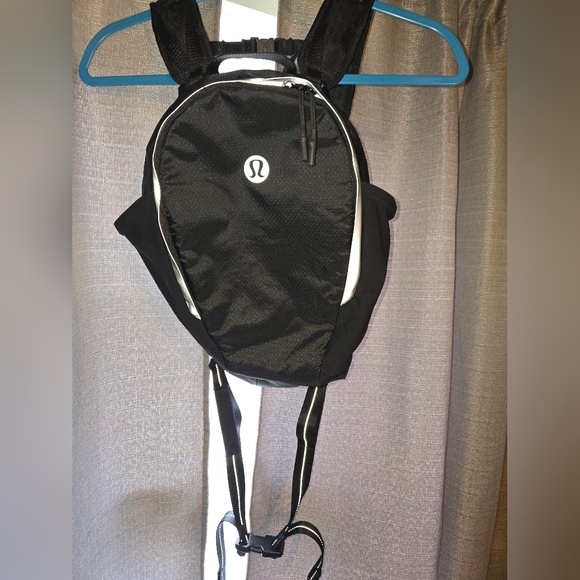lululemon Fast and Free Running Pack - Picture 3 of 8